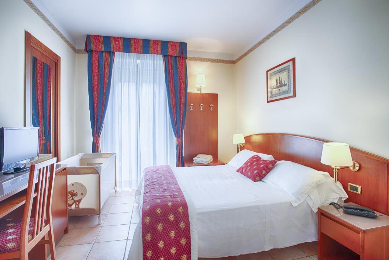 Hotel Agostini Белариа-Игеа Марина Екстериор снимка
