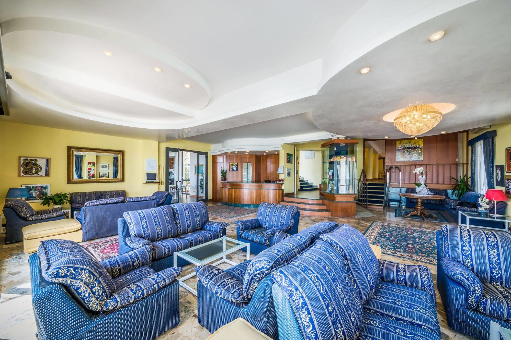 Hotel Agostini Белариа-Игеа Марина Екстериор снимка